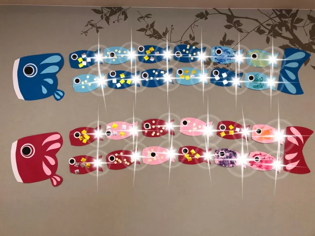 5月の壁面🎏は鯉のぼりを作りました
一人一人の作品を合わせて
大きな鯉のぼりが完成しました😊  #ゆうわ保育園#企業型保育園#小規模保育園#藤井寺市#羽曳野市#こどもの日#鯉のぼり#製作